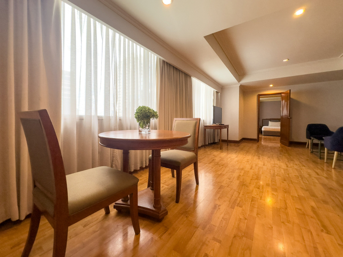 Dining Room 10