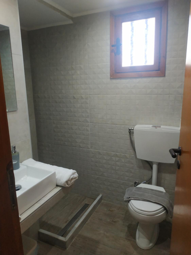 Bathroom 3, Lia Sofia Apartments, Crete