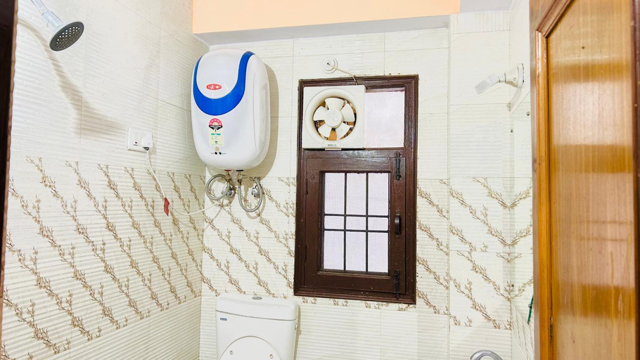 Bathroom 4, Hanu Vatika, Shimla