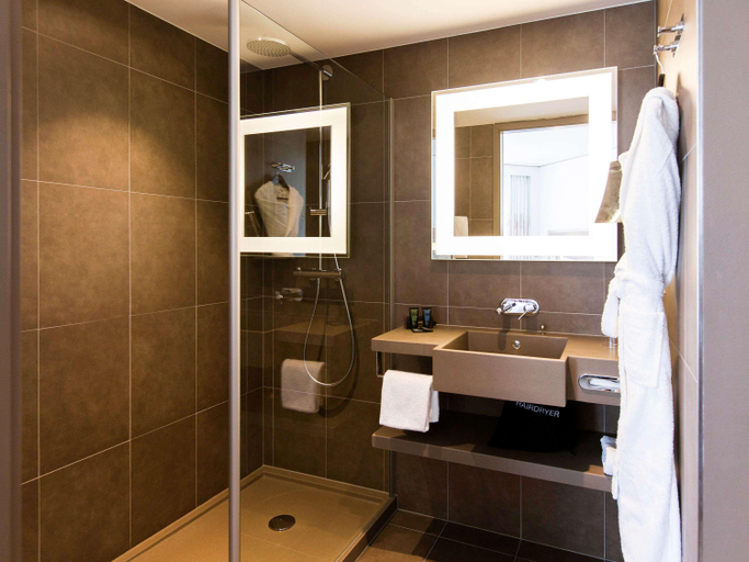 Bathroom 4, Novotel Basel City, Basel