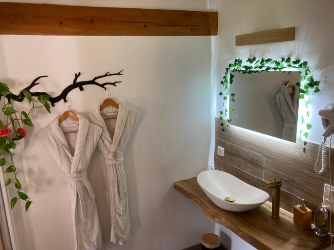 Bathroom 3, Cottage River & Spa, Haute-Loire