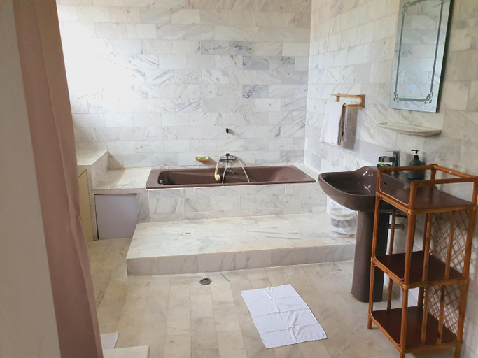 Others 4, Villa Cacao, Abidjan