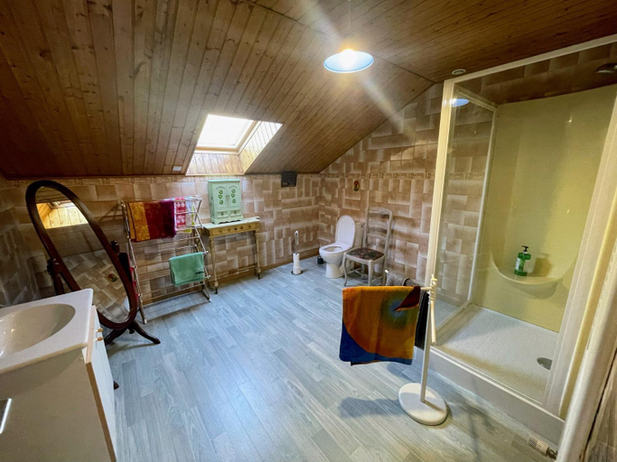 Shower, Gite Tan Rouge, Doubs