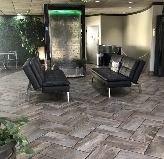Public Area 2, Lamplighter Inn-South, Greene