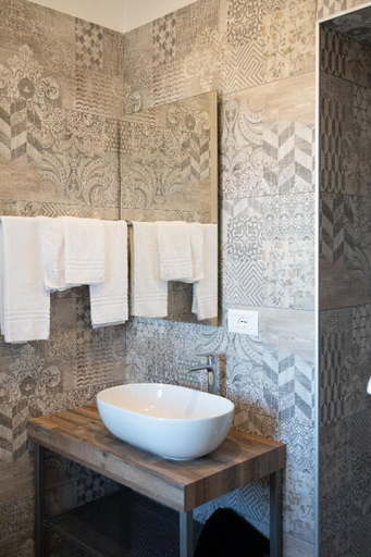 Bathroom 3, Palazzo Adele Rooms & Apartments, Napoli
