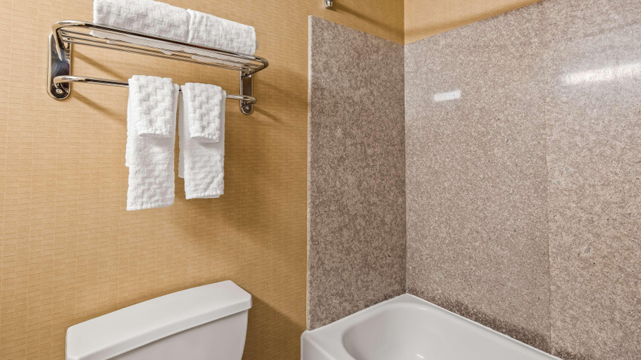 Bathroom 4, Best Western Dartmouth-New Bedford, Bristol