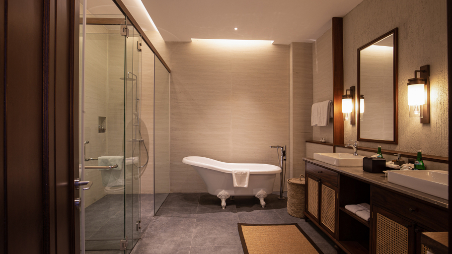 Bathroom 12