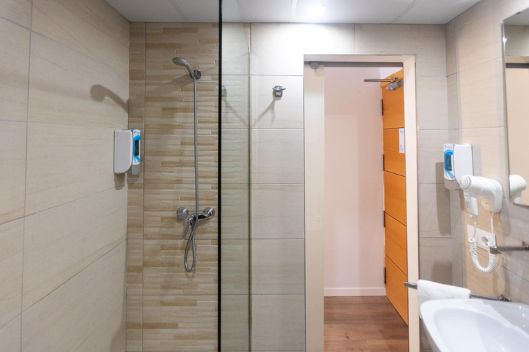 Bathroom 4, Hotel Seramar Luna-Luna Park, Baleares