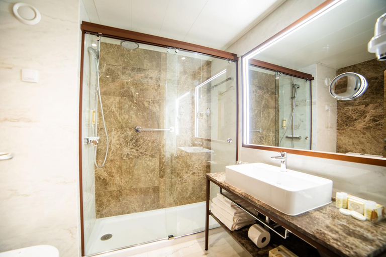 Bathroom 4, VIP Executive Suítes do Marquês Hotel, Lisbon