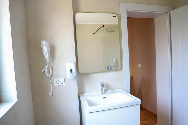 Bathroom, Hotel ANTONIA, Tiranës