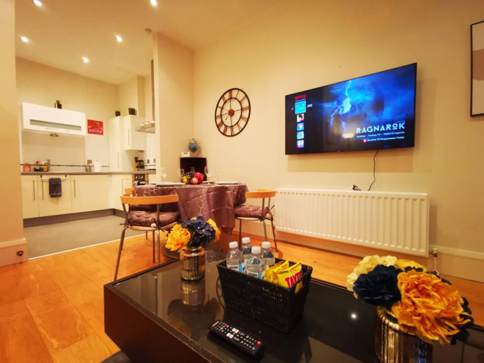Food & Drinks, 2BR Modern Luxury Loft Apartment, Belfast