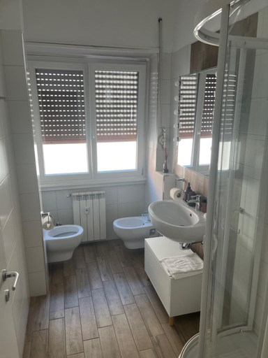 Bathroom 3, LoveRhome Apartment 7 e 10, Rome