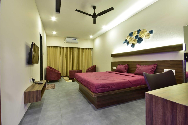 Bedroom 2, Hotel Amit executive Karad, Satara