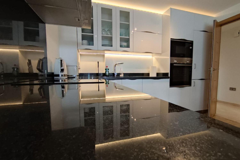 Others 2, Seaside Serenity Oasis - High floor - Stunning Views, Gibraltar
