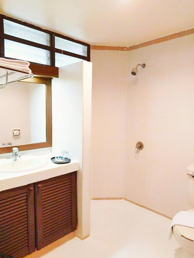 Bathroom 5, Sutra Beach Resort, Setiu