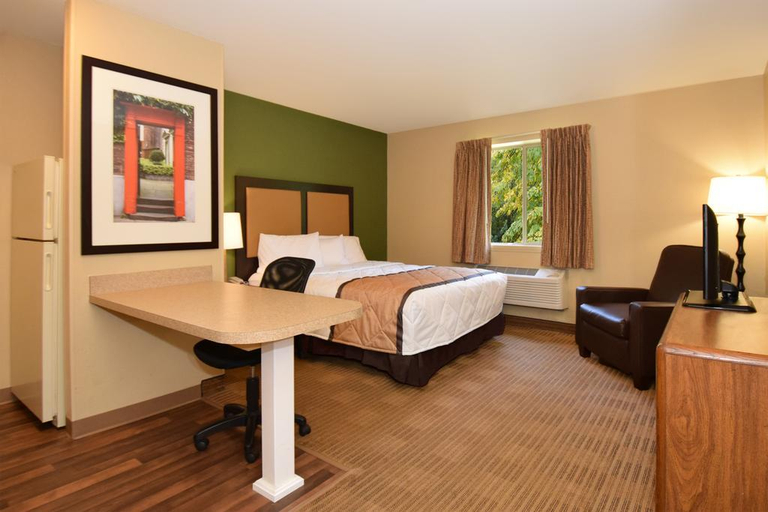 Bedroom 3, Studio 6 Indianapolis, IN - North Carmel, Hamilton