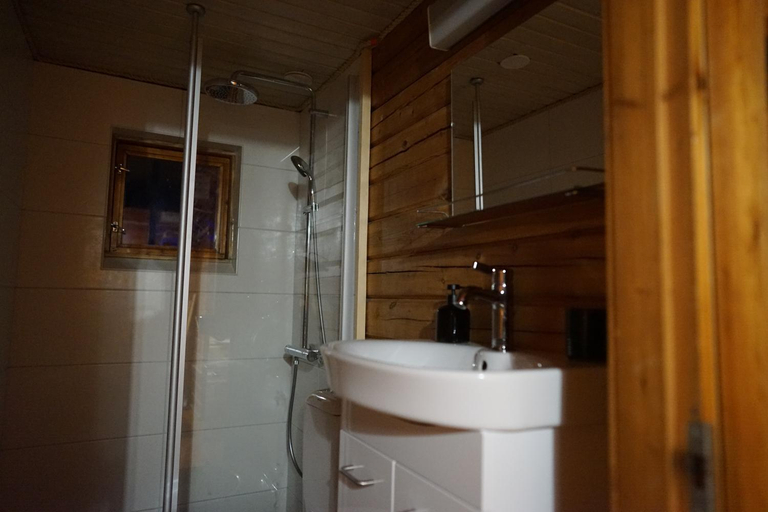 Bathroom 3, Muotkan Ruoktu Tunturikyla, Lapland