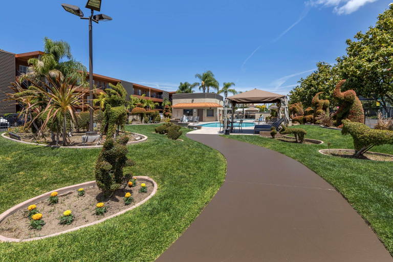 Exterior & Views 1, Best Western Plus Stovall's Inn, Orange