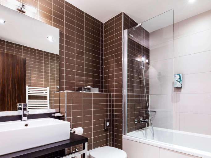 Bathroom 4, Aparthotel Adagio Grenoble Centre, Isère