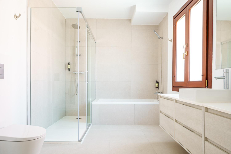 Bathroom 3, Cibeles Luxe in Madrid, Madrid