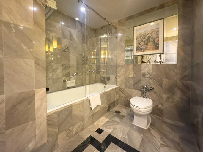 Bathroom 14
