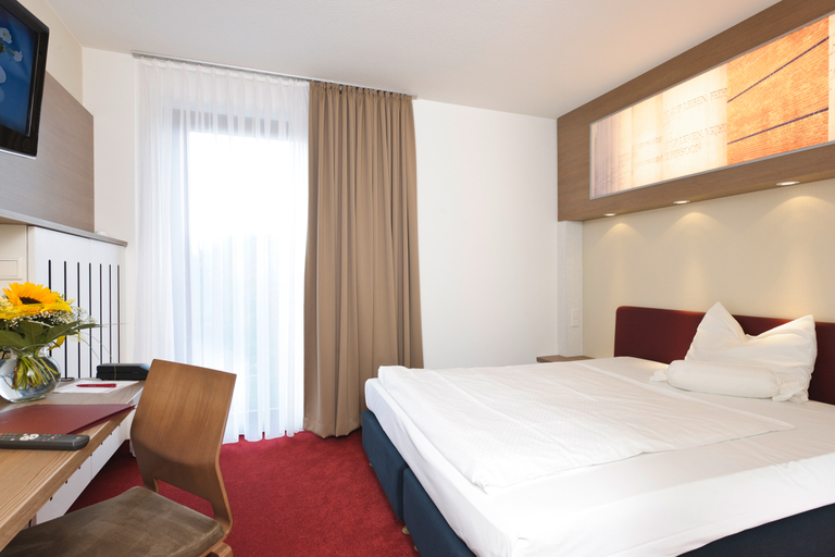 Bedroom 2, Arvena Park, Nürnberg