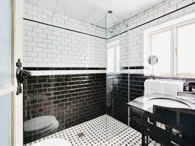 Bathroom 3, Looking Glass Cottage, Brighton and Hove