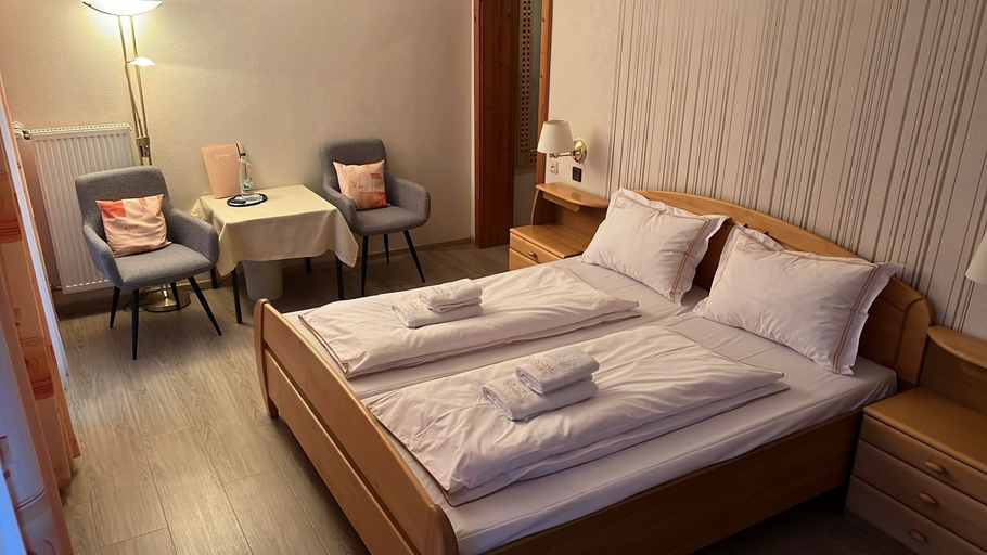 Bedroom 2, Hotel Haus Christa, Cochem-Zell