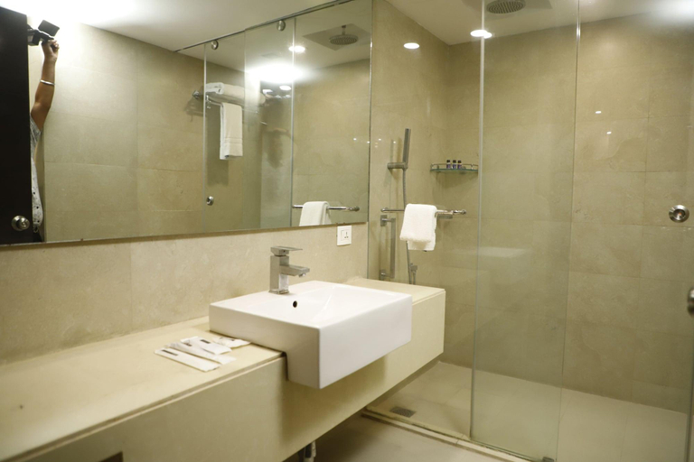 Bathroom 4, Udman Hotel Chattarpur, Delhi