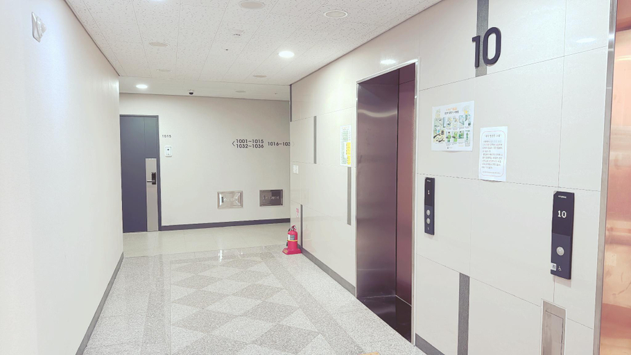 Public Area 3, The Time Hotel, Jung
