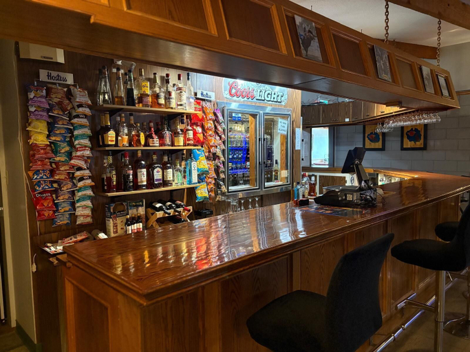 Food & Drinks 4, Maple Creek Motor Inn, Division No. 4