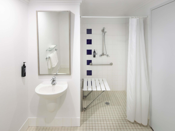 Bathroom 12