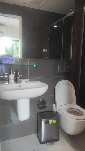 Bathroom 4, Aveline Suites II, Garden/City view,2br, amenities, Mandaluyong