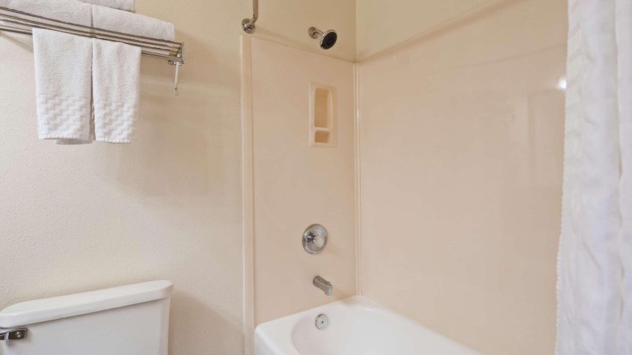 Bathroom 4, Best Western Plus Villa Del Lago Inn, Stanislaus