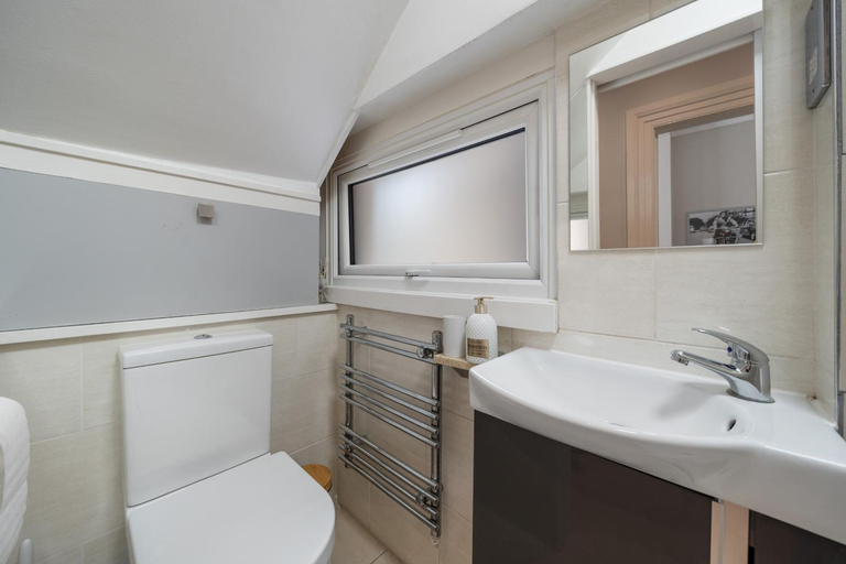Others 2, Modern Studio Apartment, London
