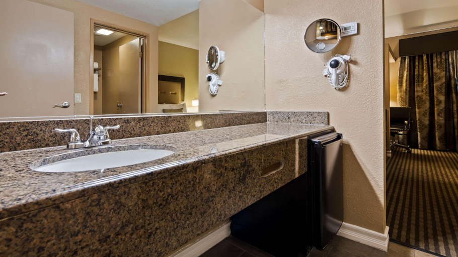 Bathroom 5, Royal Sun Hotel & Suites, Pima