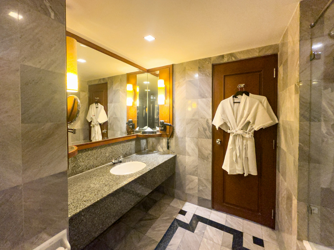 Bathroom 12