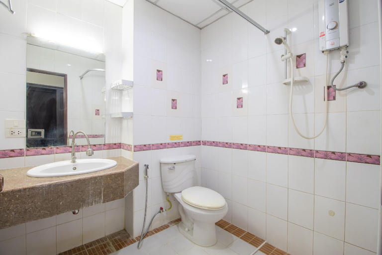 Bathroom 13