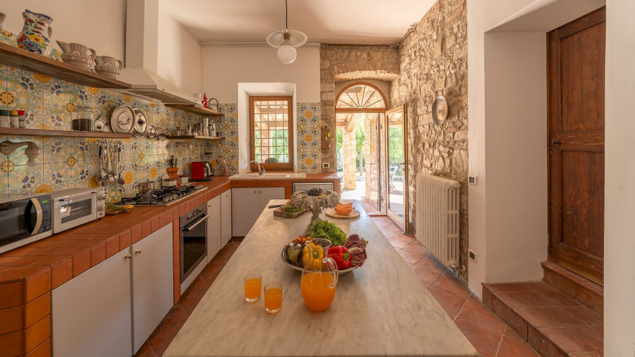 Room 2, Villa la Pizzichina 10 Emma Villas, Perugia