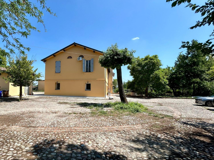 Others 2, Al Civico 73, Modena