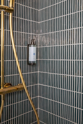 Bathroom 3, WoW, Bruxelles