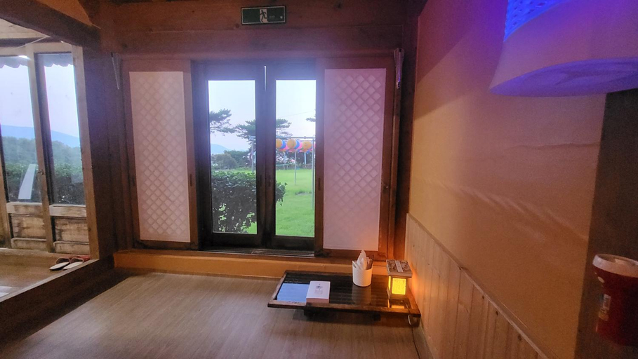 Others 2, Pet Friendly Hanok Temple Stay, Goheung