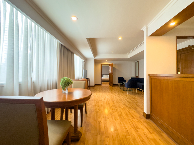 Dining Room 9