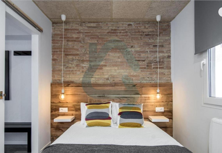 Others 2, Cozy Apartment in Sants, Barcelona