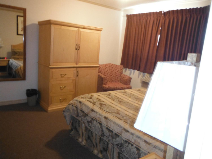 Others 4, Tumbler Ridge Inn, Peace River