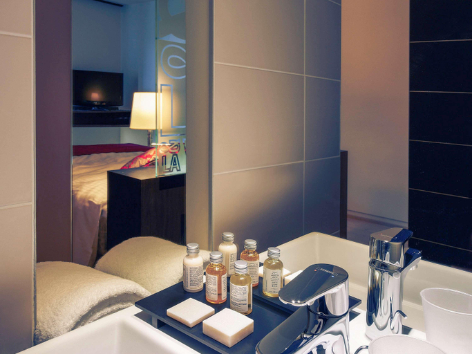 Bathroom 5, Hôtel Mercure Villefranche-en-Beaujolais - Ici , Rhône