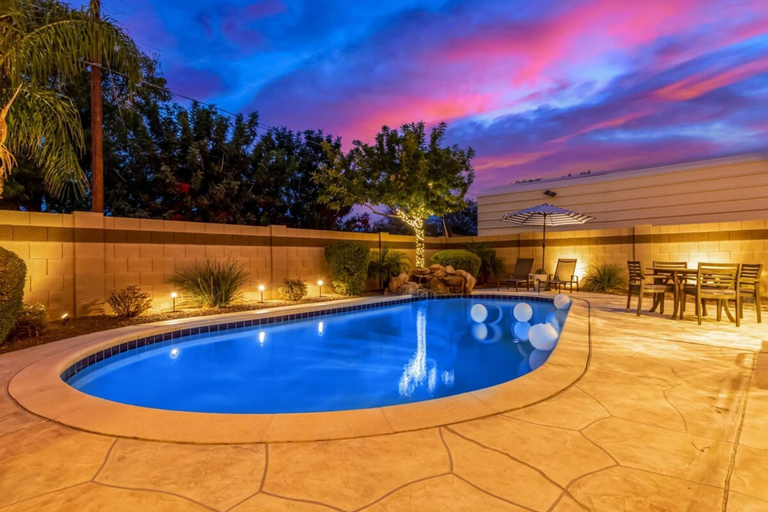 Room 4, Wilshire 2 Masters Private Pool 5 Mins 2 Old Town, Maricopa