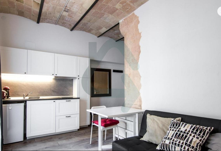 Others 3, Cozy Apartment in Sants, Barcelona