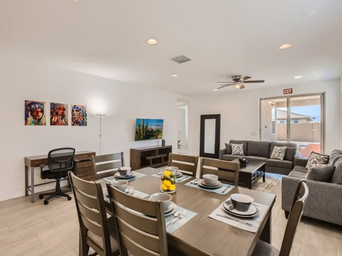 Room 2, Phoenix 5BR With Fast Wifi, Maricopa