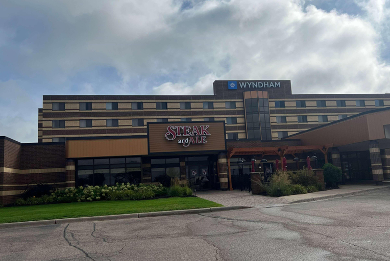 Exterior & Views 2, Wyndham Minneapolis South/Burnsville, Dakota